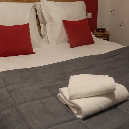 Au Petit Bonheur Hotel