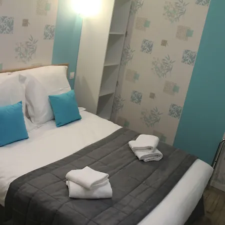 Au Petit Bonheur Hotel