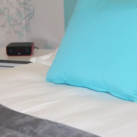 Au Petit Bonheur Hotel 2*