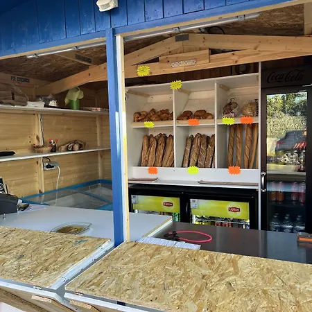 Au Petit Bonheur Hotel