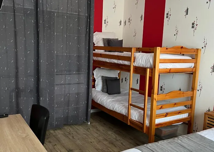 Au Petit Bonheur Hotel 2*