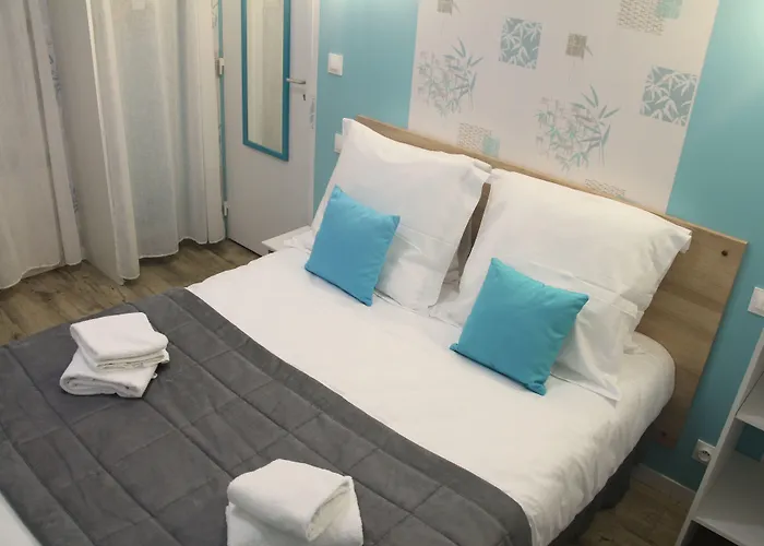 Au Petit Bonheur Hotel 2*