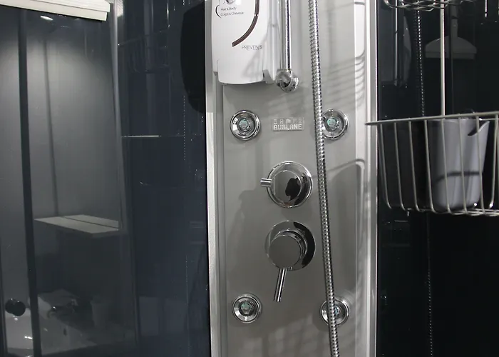 Au Petit Bonheur Hotel