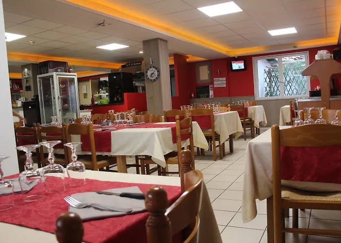 Au Petit Bonheur Hotel 2*