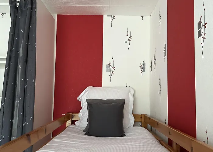 Au Petit Bonheur Hotel 2*