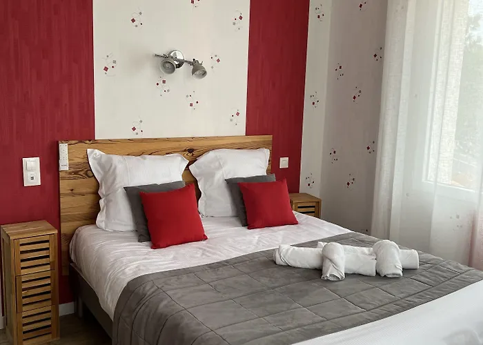 Au Petit Bonheur Hotel 2*