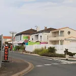 Au Petit Bonheur מלון לה-טראנש-סור-מר