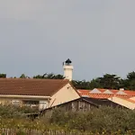Au Petit Bonheur מלון 2*