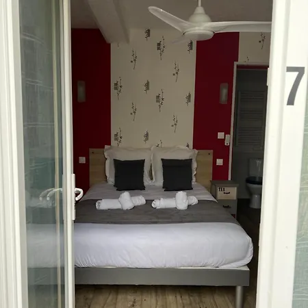 Au Petit Bonheur Hotell 2*