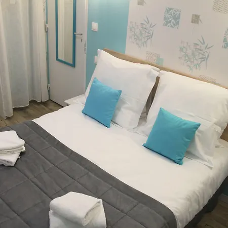 Au Petit Bonheur Hotel 2*