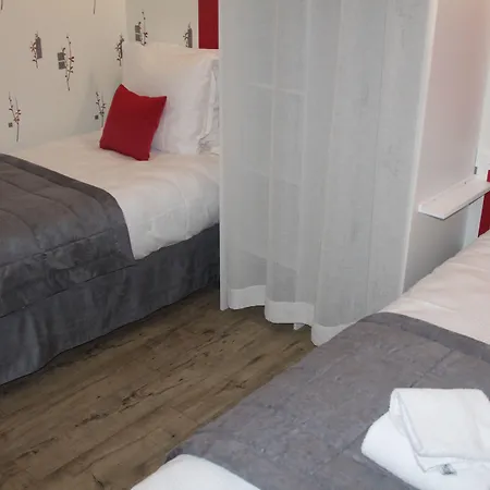 Au Petit Bonheur Hotel