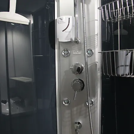 Au Petit Bonheur Hotel