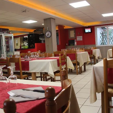 Au Petit Bonheur Hotel 2*