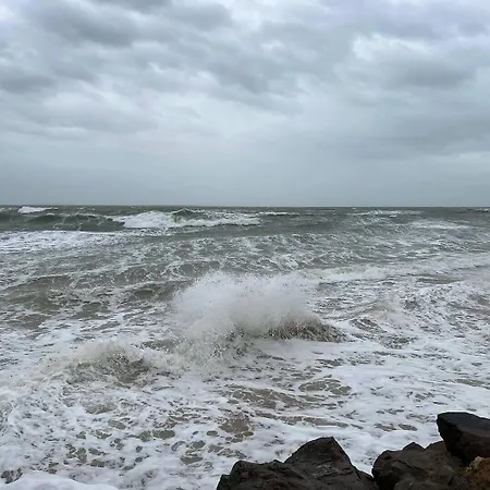 Au Petit Bonheur ホテル 2*