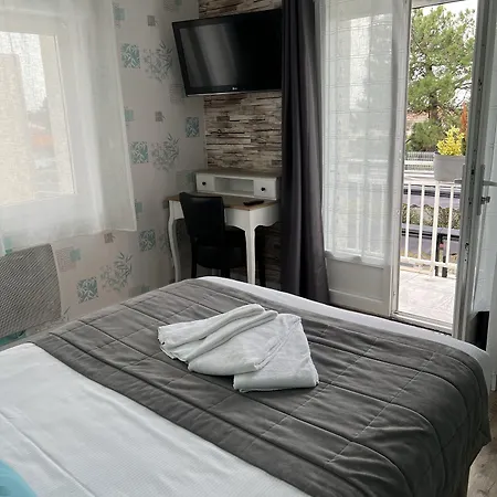 Au Petit Bonheur Hotel