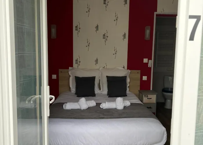 Au Petit Bonheur Hotel 2*