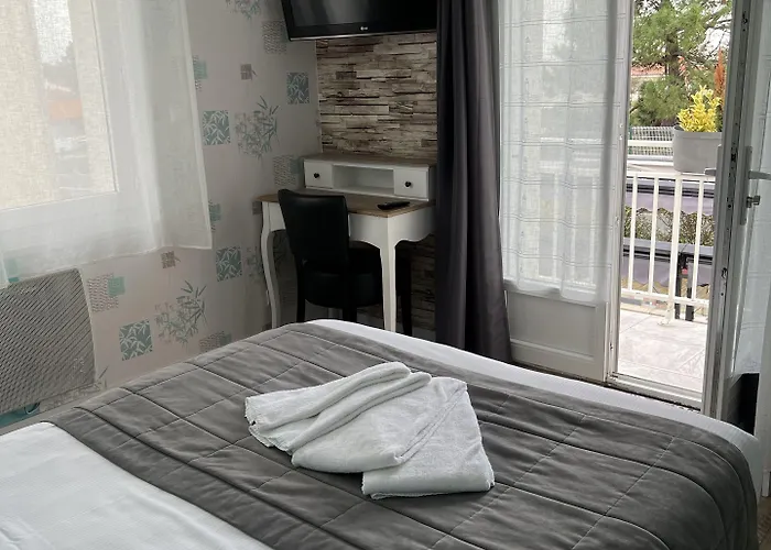 Au Petit Bonheur Hotel